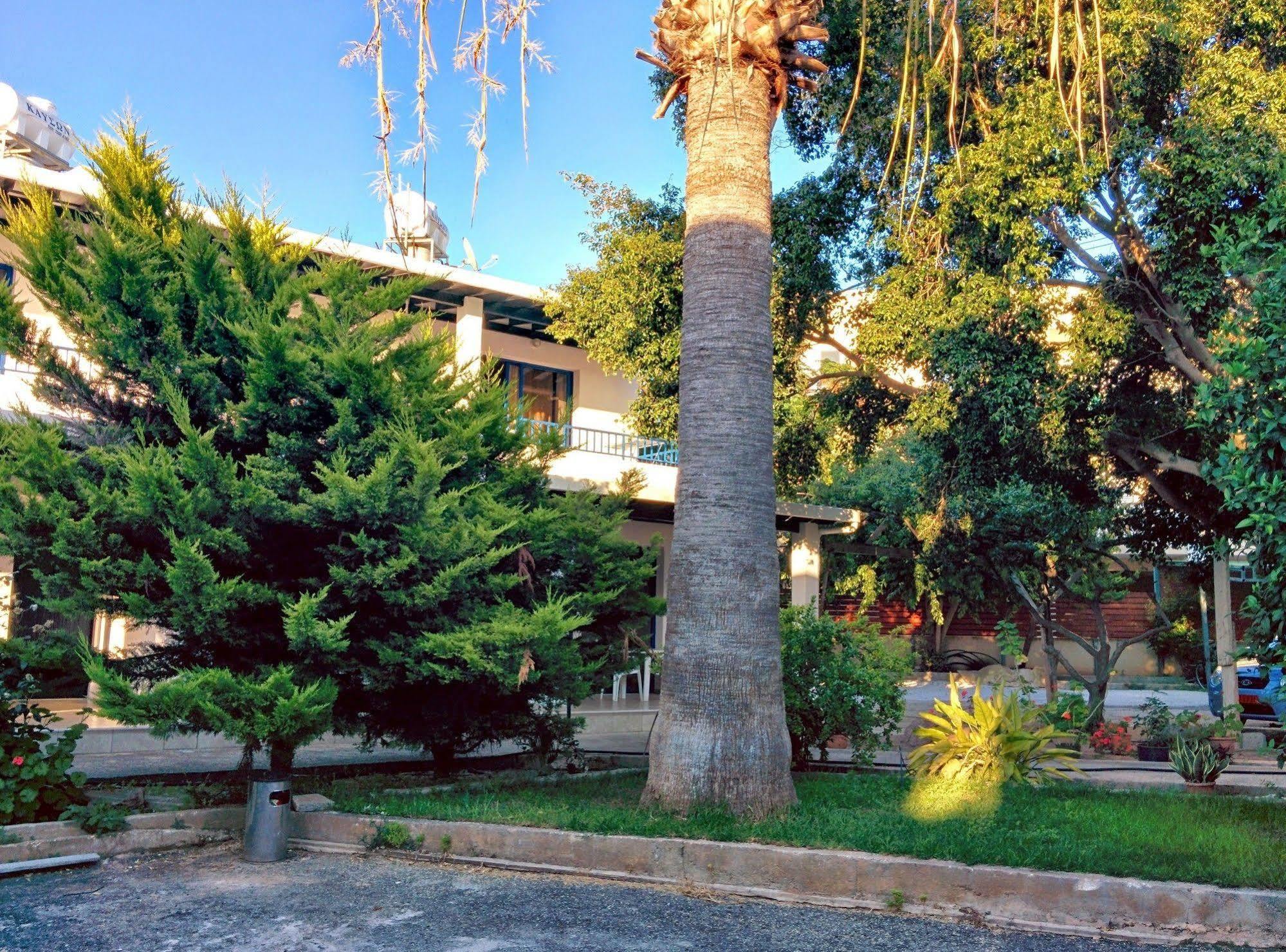 Zoe'S Court Klorakas Exterior foto