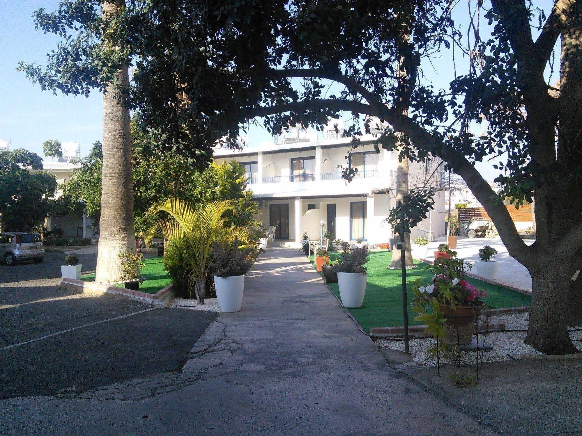 Zoe'S Court Klorakas Exterior foto